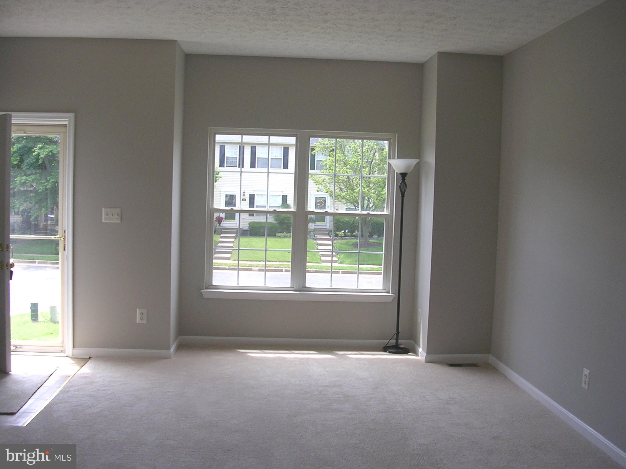 32 Bellhurst Way Nottingham, MD 21236 - Photo 5 of 28 Living room
