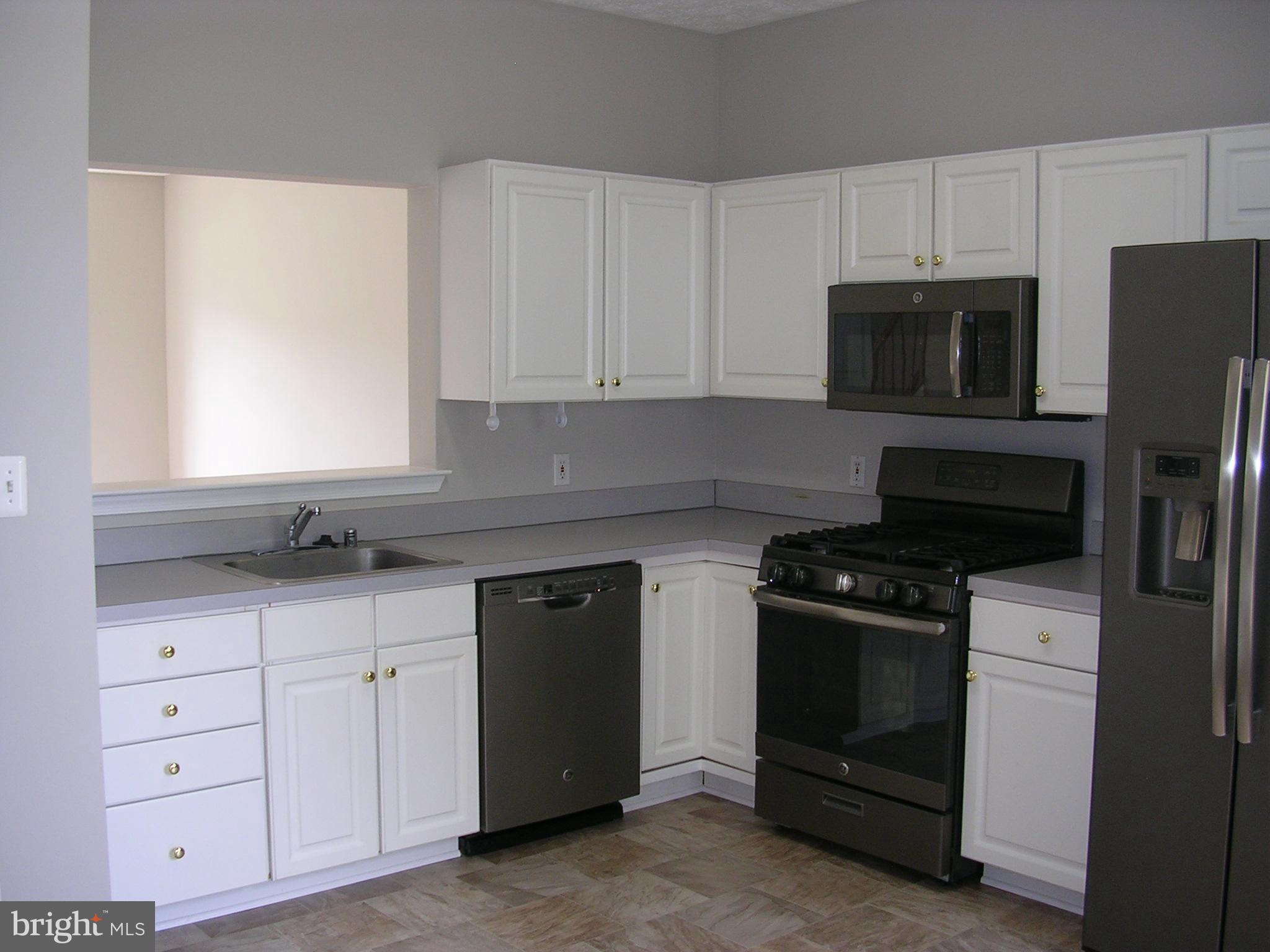 32 Bellhurst Way Nottingham, MD 21236 - Photo 8 of 28 kitchen w/ matching black stainless GE appliances