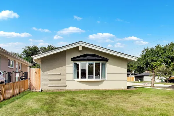 $449,000 | 3 West White Oak Street, Arlington Heights, IL 60005