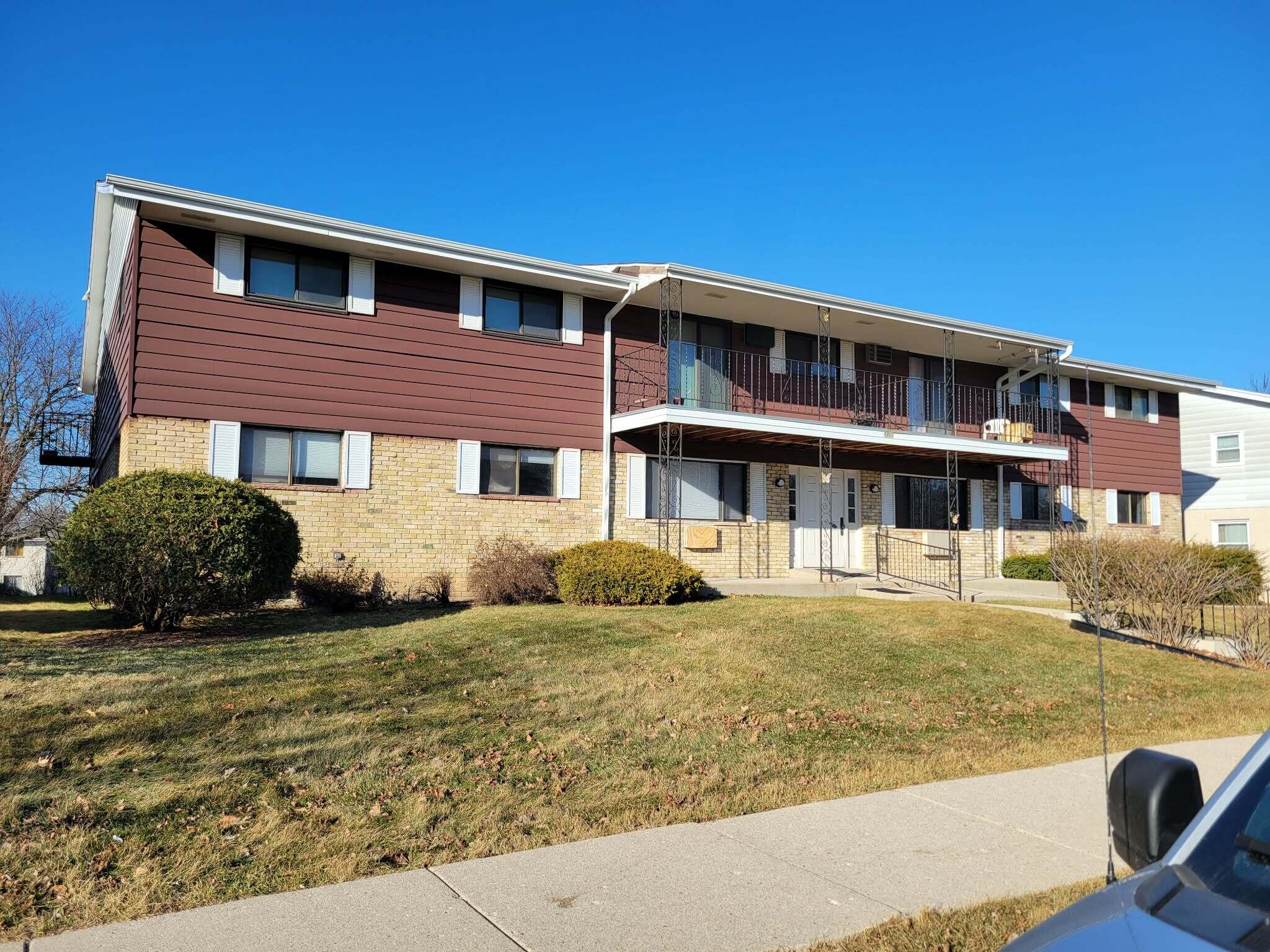 8322 West Howard Avenue, Unit 2 Milwaukee, WI 53220 - Photo 2 of 45 3fe1e13b-d6c3-4043-8b8d-6d4c4777bc4f