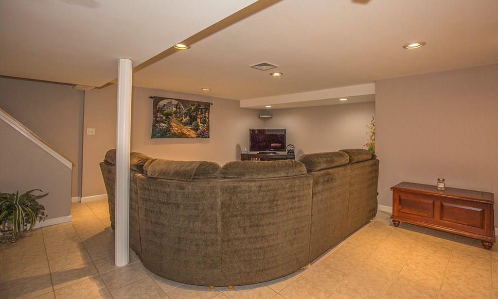 44 Quentin Road Springfield, MA 01129 - Photo 23 of 40 a living room with furniture