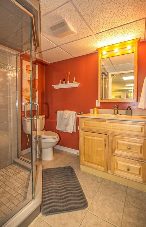 44 Quentin Road Springfield, MA 01129 - Photo 28 of 40 a bathroom with a sink a toilet and a bathtub