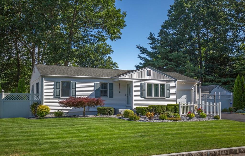 44 Quentin Road Springfield, MA 01129 - Photo 31 of 40 a front view of house with yard and green space