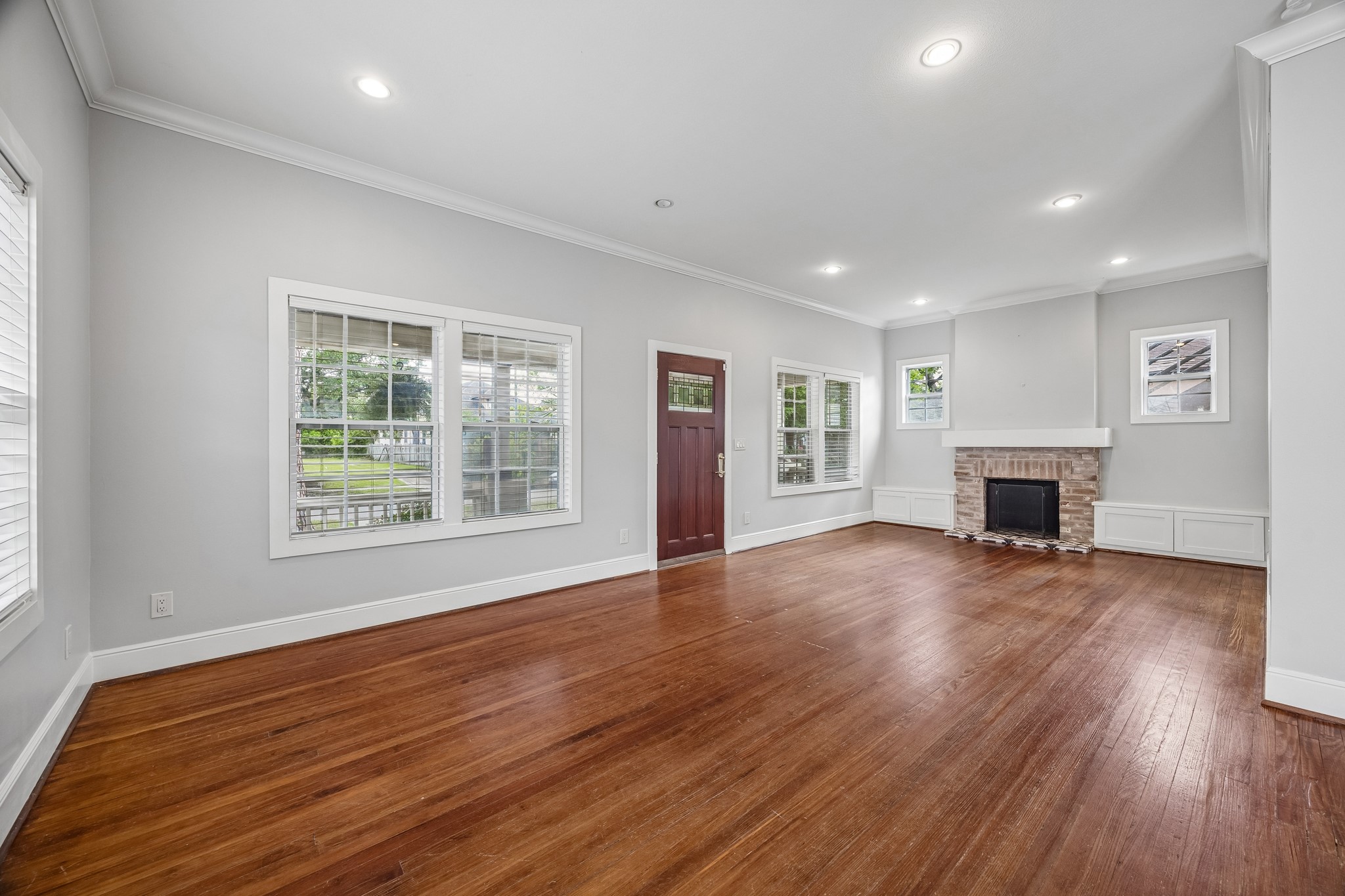 4412 Rusk Street Houston, TX 77023 - Photo 4 of 44 Updated windows & fresh paint create the perfect living space for entertaining friends & family.