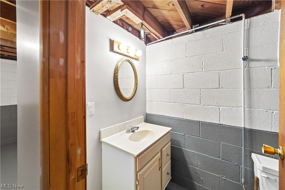 9821 Snow Road Cleveland, OH 44130 - Photo 26 of 29