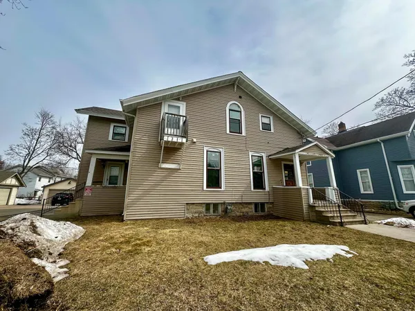 $600,000 | 556 Jefferson Street, Oshkosh, WI 54901