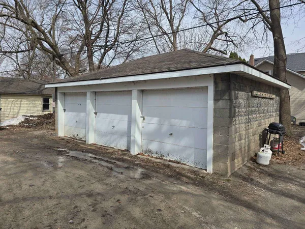 $600,000 | 556 Jefferson Street, Oshkosh, WI 54901