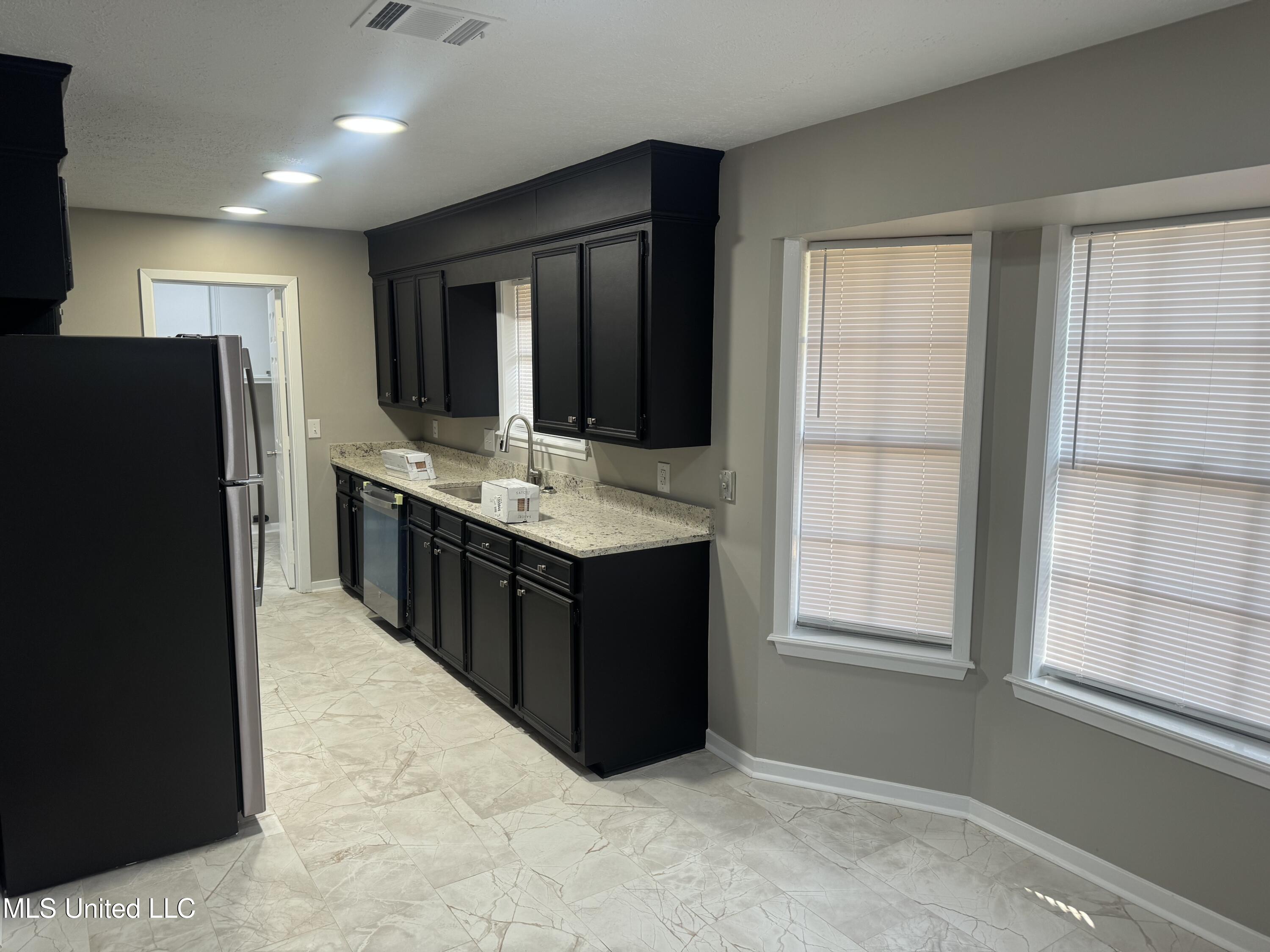 344 Red Oak Drive Jackson, MS 39212 - Photo 5 of 18 IMG_8369