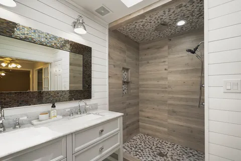 $284,999 | 5918 Par 4 Drive, Houston, TX 77088