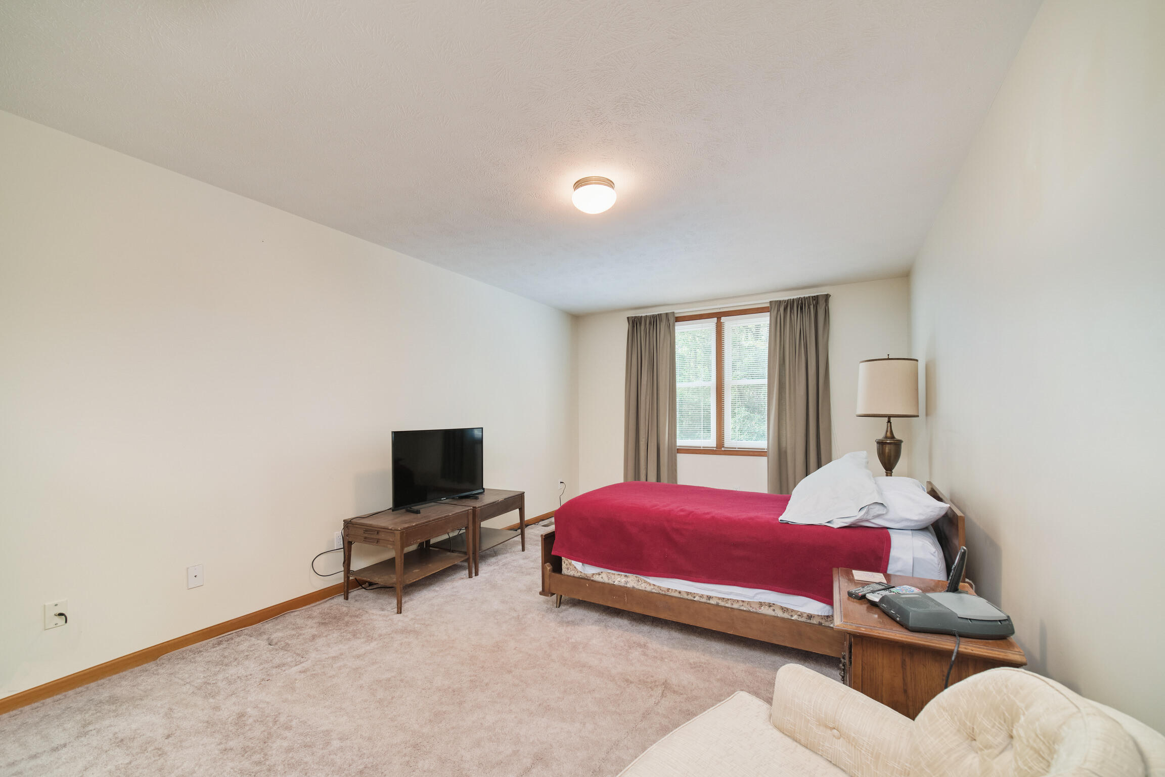 2095 Fox Farm Road Manistee, MI 49660 - Photo 28 of 65 Primary Bedroom