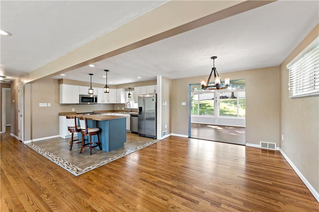 210 East Harbison Road Pittsburgh, PA 15205 - Photo 8 of 39