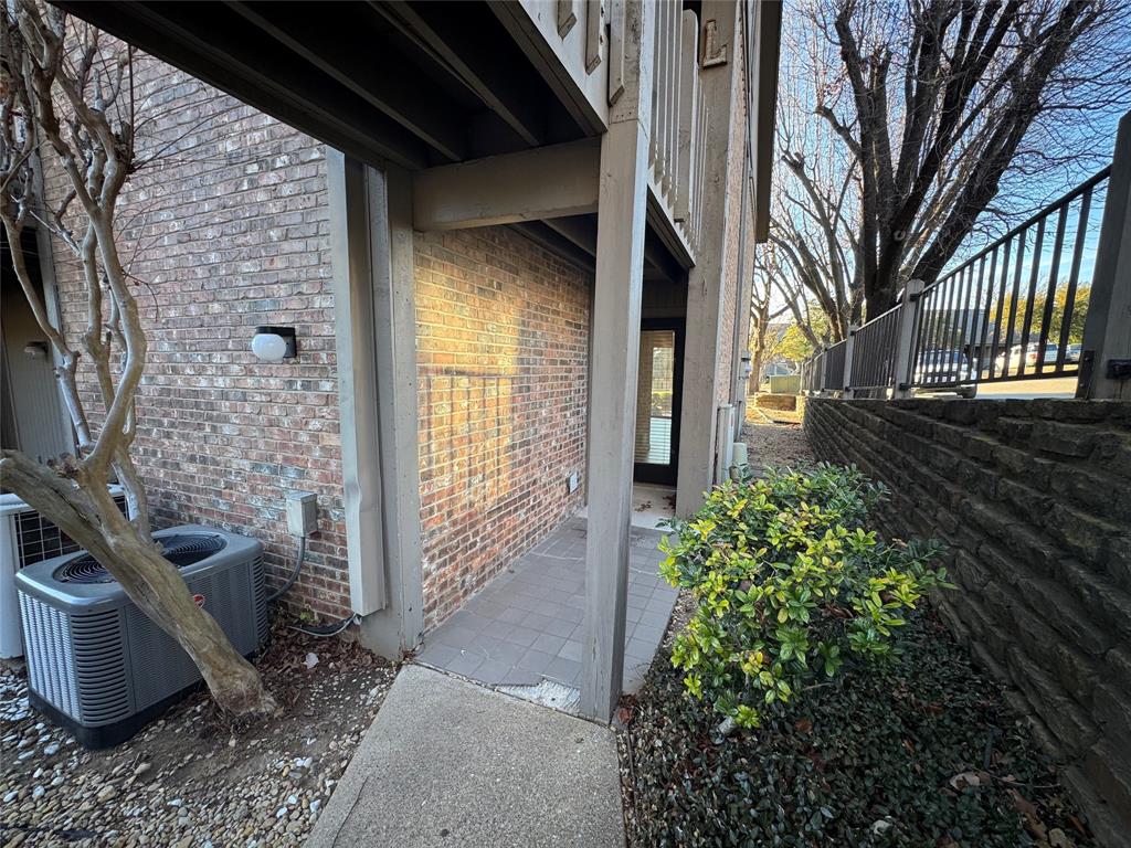 1121 Signal Ridge Place Rockwall, TX 75032 - Photo 2 of 22