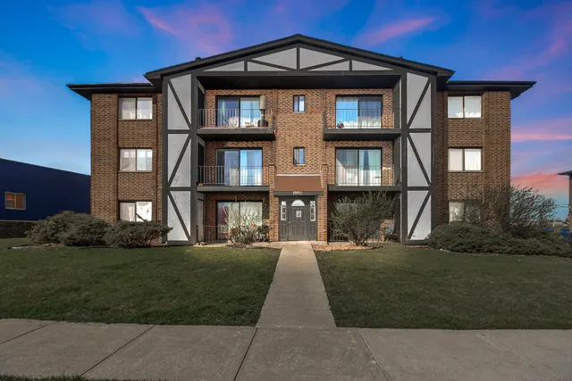 $1,800 | 16622 Theresa Lane, Unit 304, Tinley Park, IL 60477