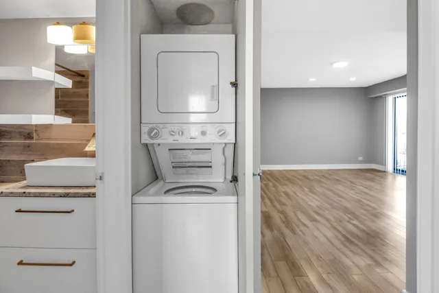 $1,800 | 16622 Theresa Lane, Unit 304, Tinley Park, IL 60477