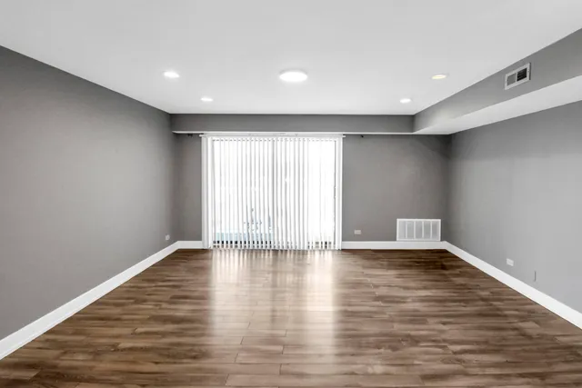 $1,800 | 16622 Theresa Lane, Unit 304, Tinley Park, IL 60477