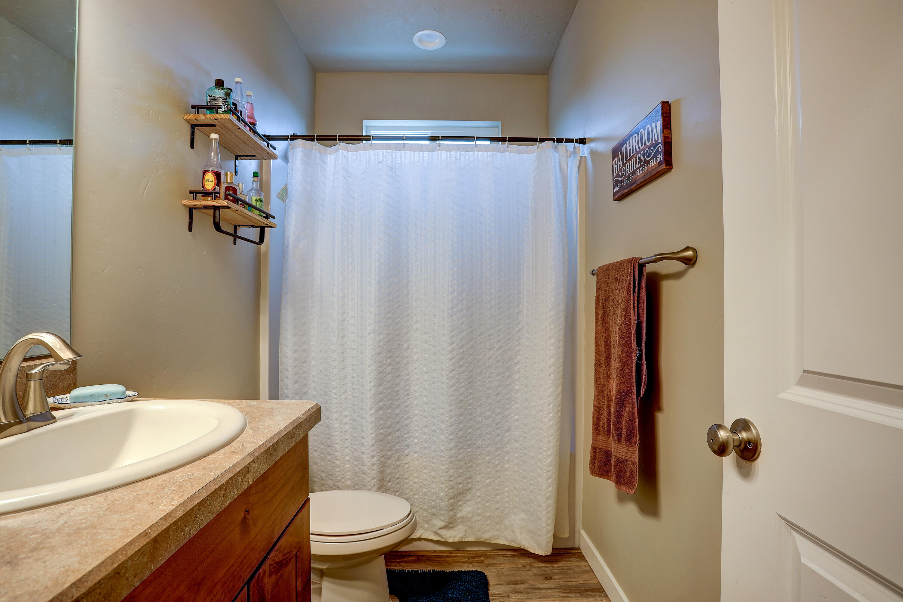 2631 Northeast Colleen Road Prineville, OR 97754 - Photo 17 of 31 Bathroom 2