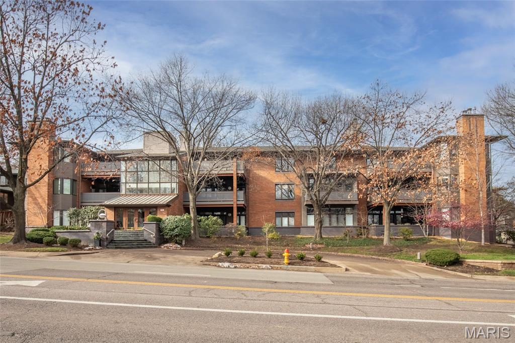 155 North Hanley Road, Unit 302 University City, MO 63105 - Photo 1 of 36