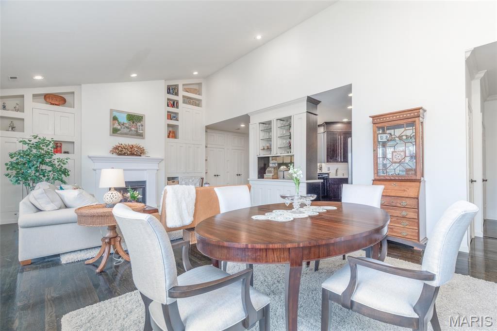 155 North Hanley Road, Unit 302 University City, MO 63105 - Photo 12 of 36