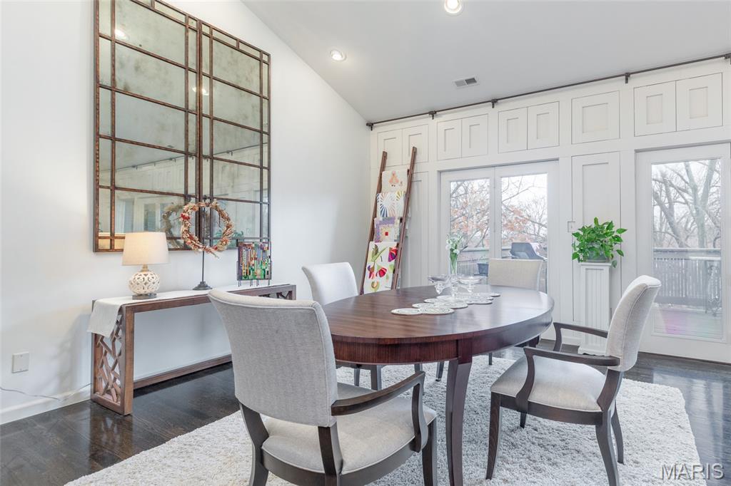 155 North Hanley Road, Unit 302 University City, MO 63105 - Photo 13 of 36