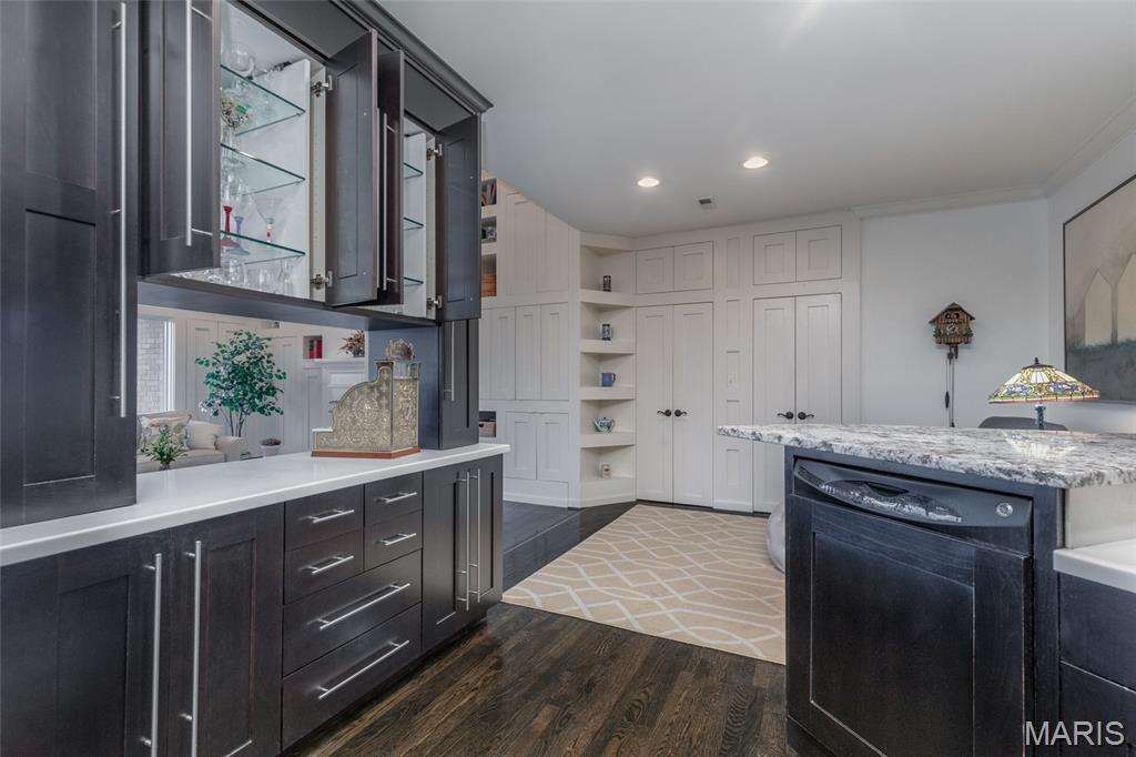 155 North Hanley Road, Unit 302 University City, MO 63105 - Photo 16 of 36