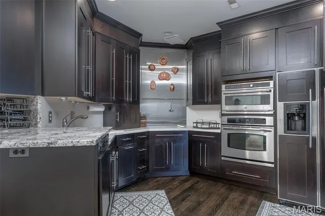 $575,000 | 155 North Hanley Road, Unit 302, University City, MO 63105