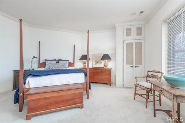 $575,000 | 155 North Hanley Road, Unit 302, University City, MO 63105