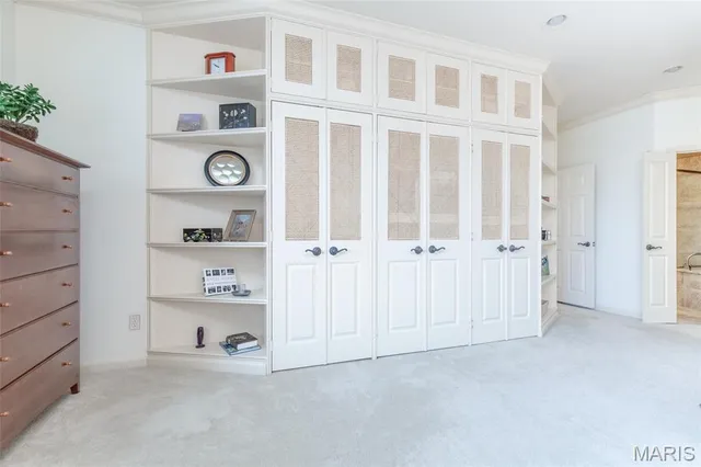 $575,000 | 155 North Hanley Road, Unit 302, University City, MO 63105