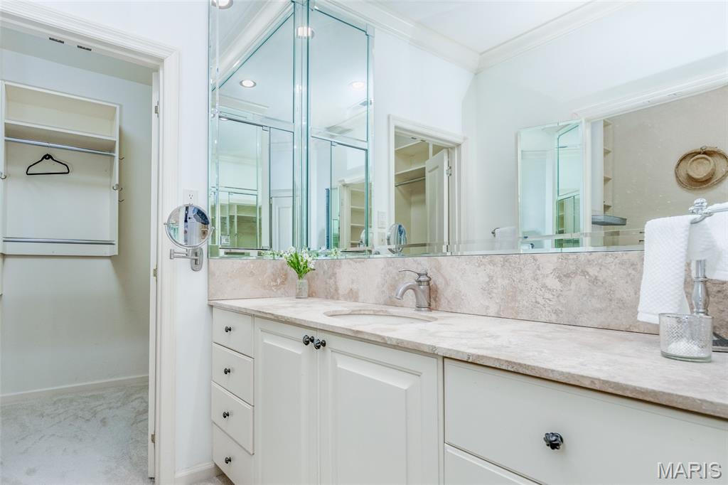 155 North Hanley Road, Unit 302 University City, MO 63105 - Photo 22 of 36