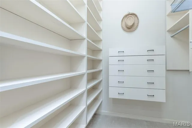 $575,000 | 155 North Hanley Road, Unit 302, University City, MO 63105