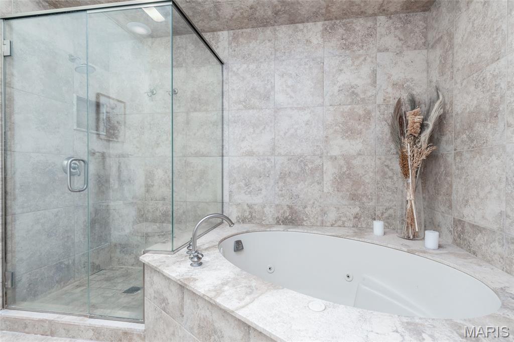 155 North Hanley Road, Unit 302 University City, MO 63105 - Photo 25 of 36