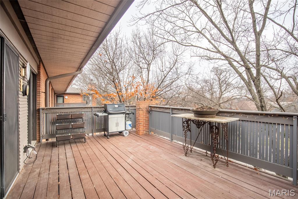 155 North Hanley Road, Unit 302 University City, MO 63105 - Photo 34 of 36