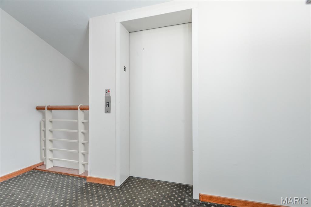 155 North Hanley Road, Unit 302 University City, MO 63105 - Photo 4 of 36