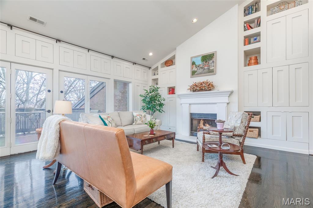 155 North Hanley Road, Unit 302 University City, MO 63105 - Photo 8 of 36