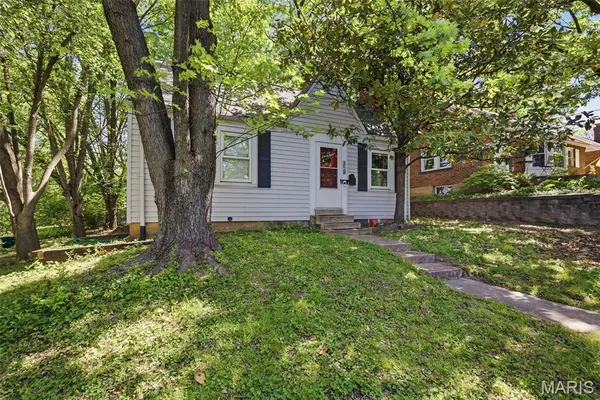 $225,000 | 748 North Laclede Station Road, Webster Groves, MO 63119