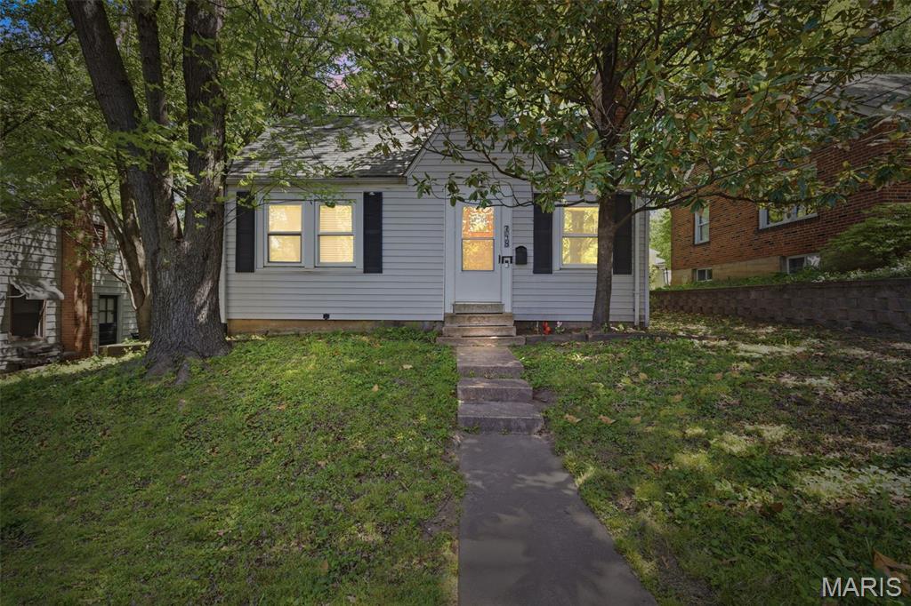 748 North Laclede Station Road Webster Groves, MO 63119 - Photo 2 of 19