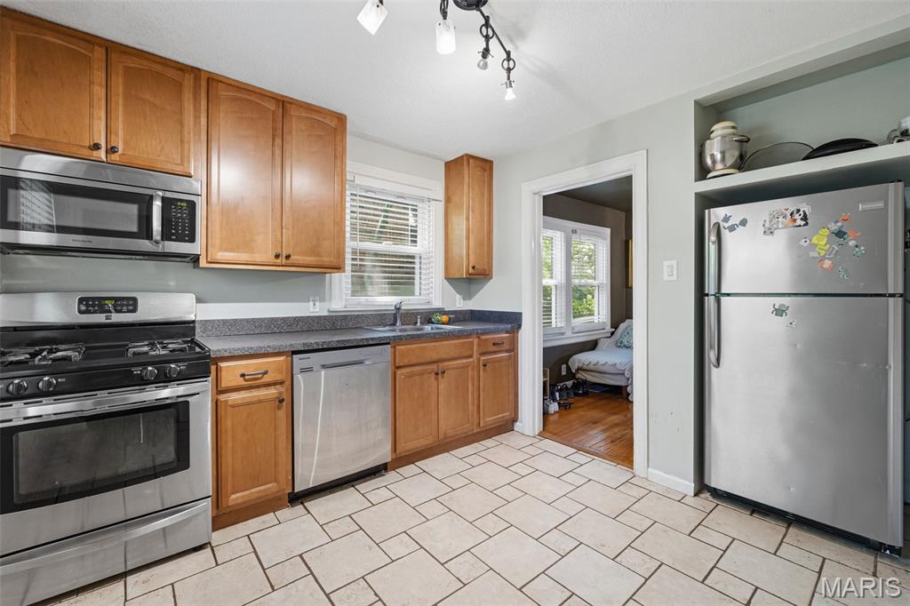 748 North Laclede Station Road Webster Groves, MO 63119 - Photo 6 of 19