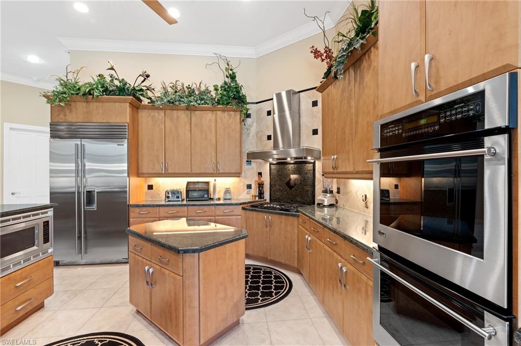 933 Barcarmil Way Naples, FL 34110 - Photo 19 of 48