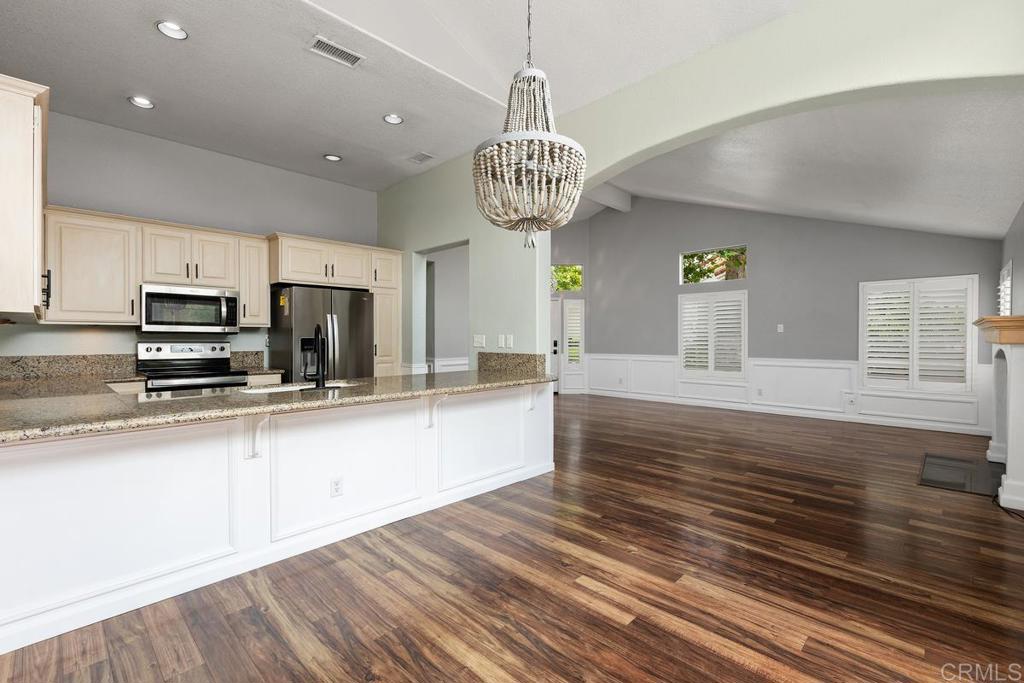 9046 Circle R Oaks Lane Escondido, CA 92026 - Photo 13 of 45
