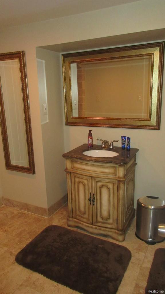 1026 West Webster Road Royal Oak, MI 48073 - Photo 13 of 20 IMG_2484.jpg