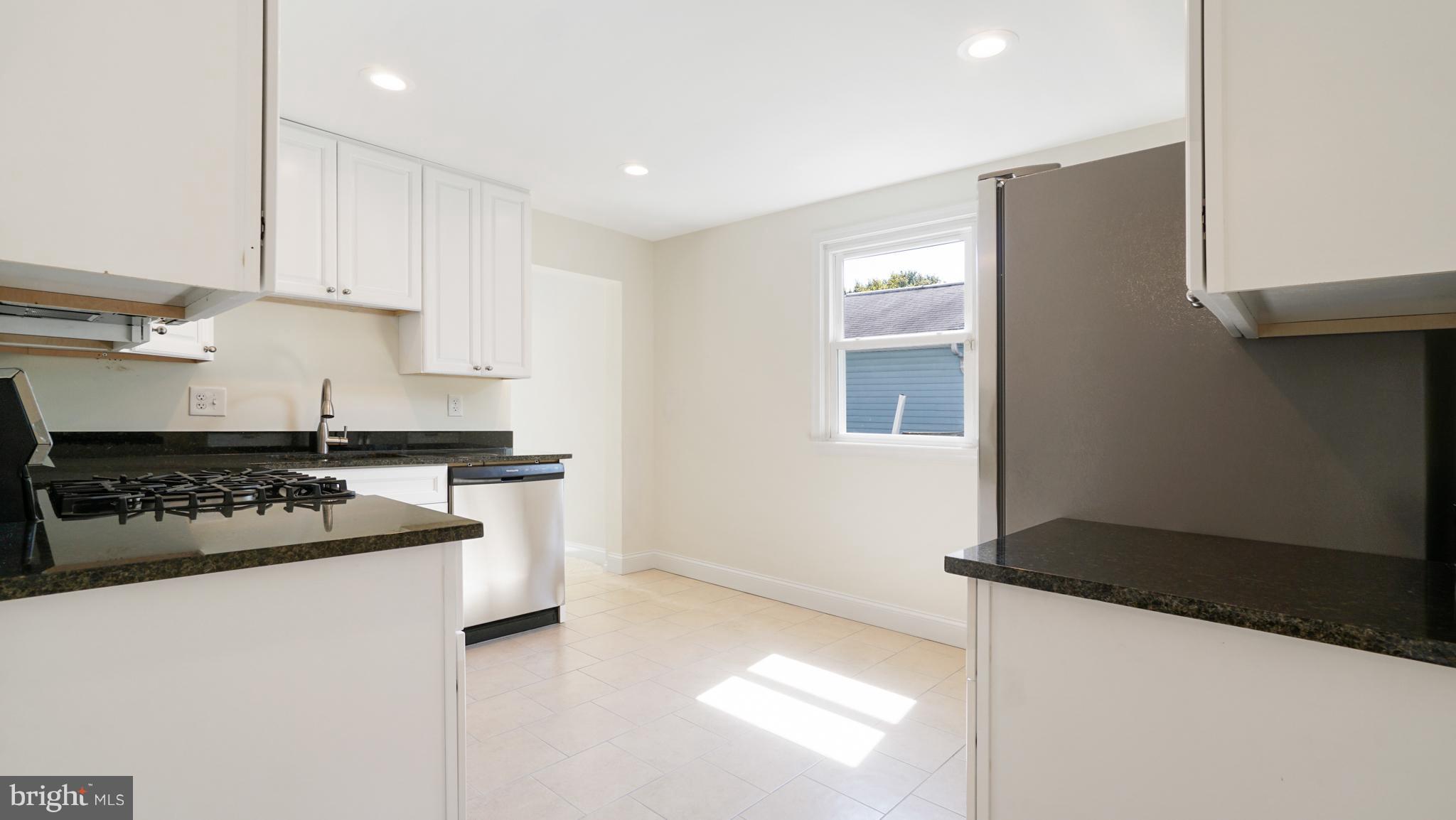 207 Glen Road Pasadena, MD 21122 - Photo 11 of 30 Kitchen