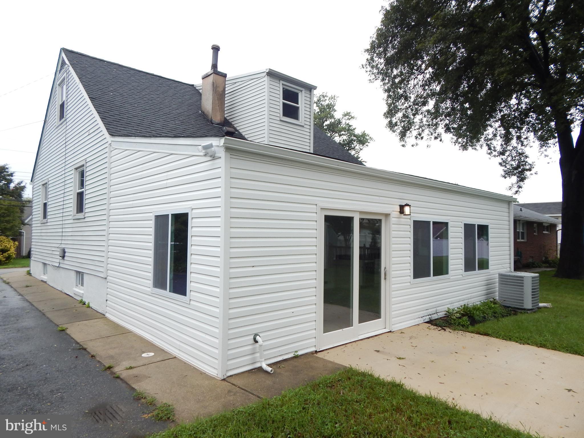 207 Glen Road Pasadena, MD 21122 - Photo 5 of 30 Exterior (Rear)
