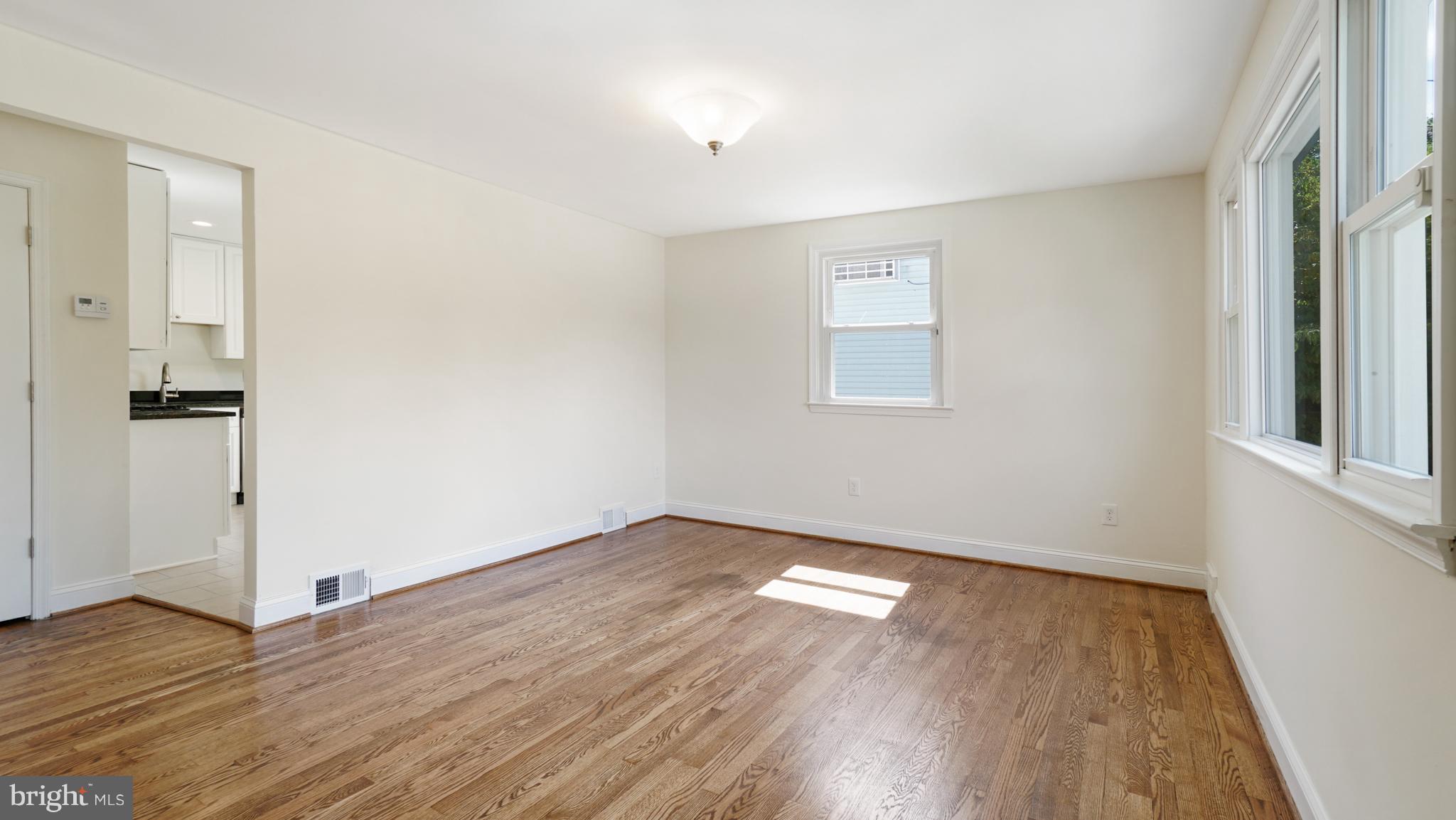 207 Glen Road Pasadena, MD 21122 - Photo 7 of 30 Living Room