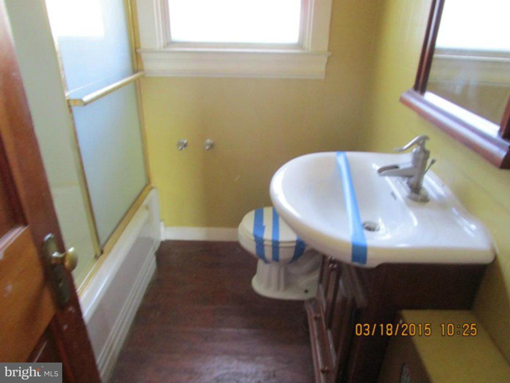 3512 Georgetown Road Baltimore, MD 21227 - Photo 8 of 10 Bath