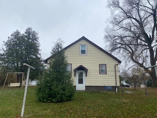 412 West 2nd Street Lostant, IL 61334 - Photo 2 of 22 a front view of a house with garden