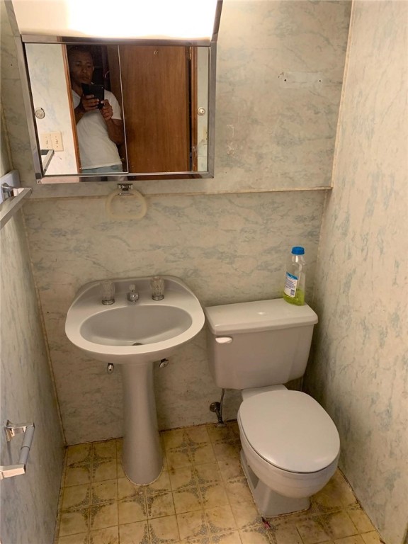 1 Colonial Road East Providence, RI 02914 - Photo 12 of 21