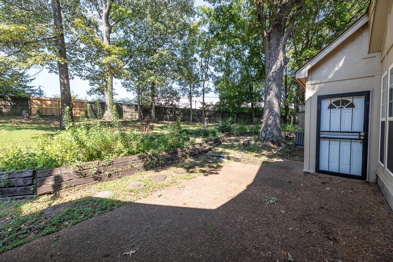 7829 Gateway Inlet Memphis, TN 38119 - Photo 18 of 30 a view of backyard with large trees and wooden fence