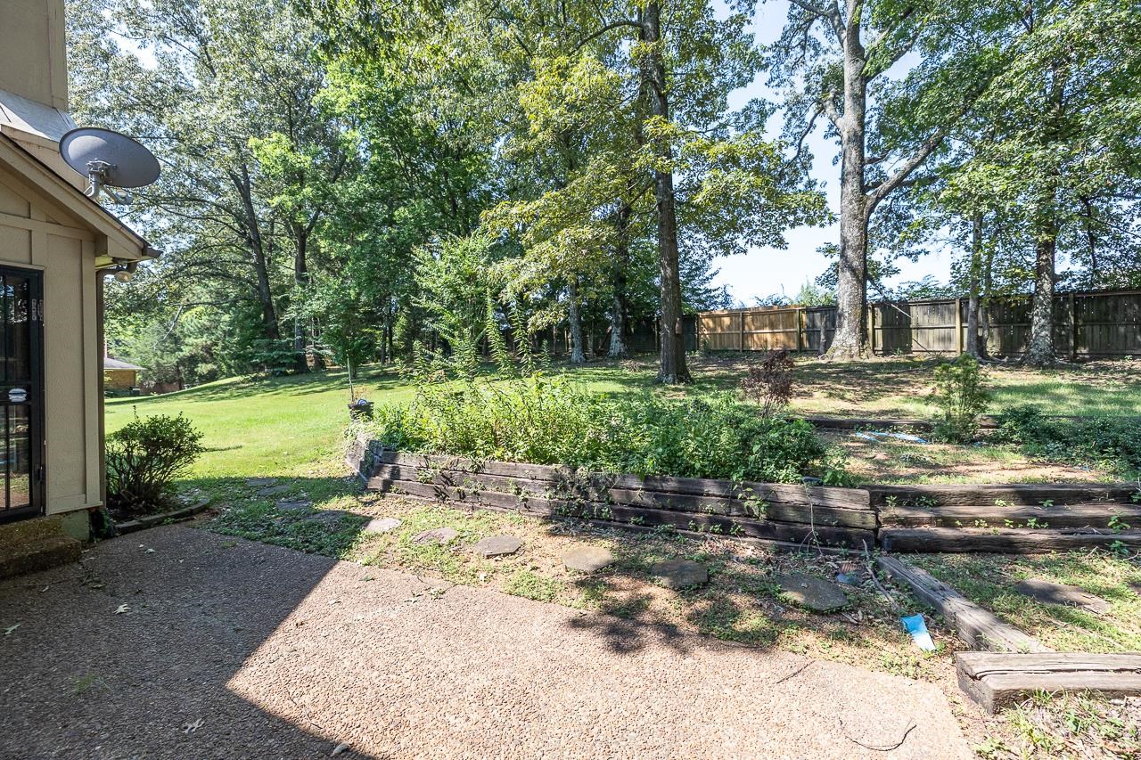 7829 Gateway Inlet Memphis, TN 38119 - Photo 19 of 30 a view of a garden with a bench