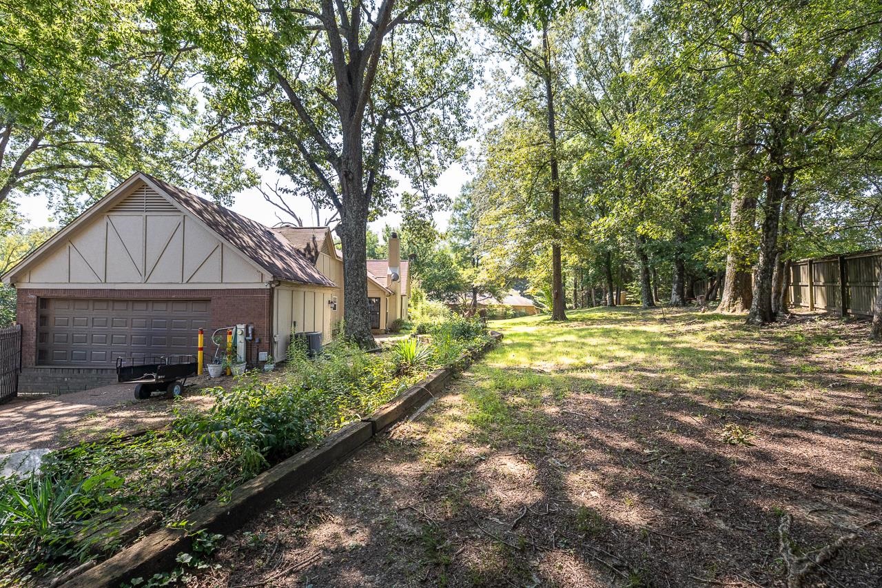 7829 Gateway Inlet Memphis, TN 38119 - Photo 21 of 30 a backyard of a house with yard and outdoor seating