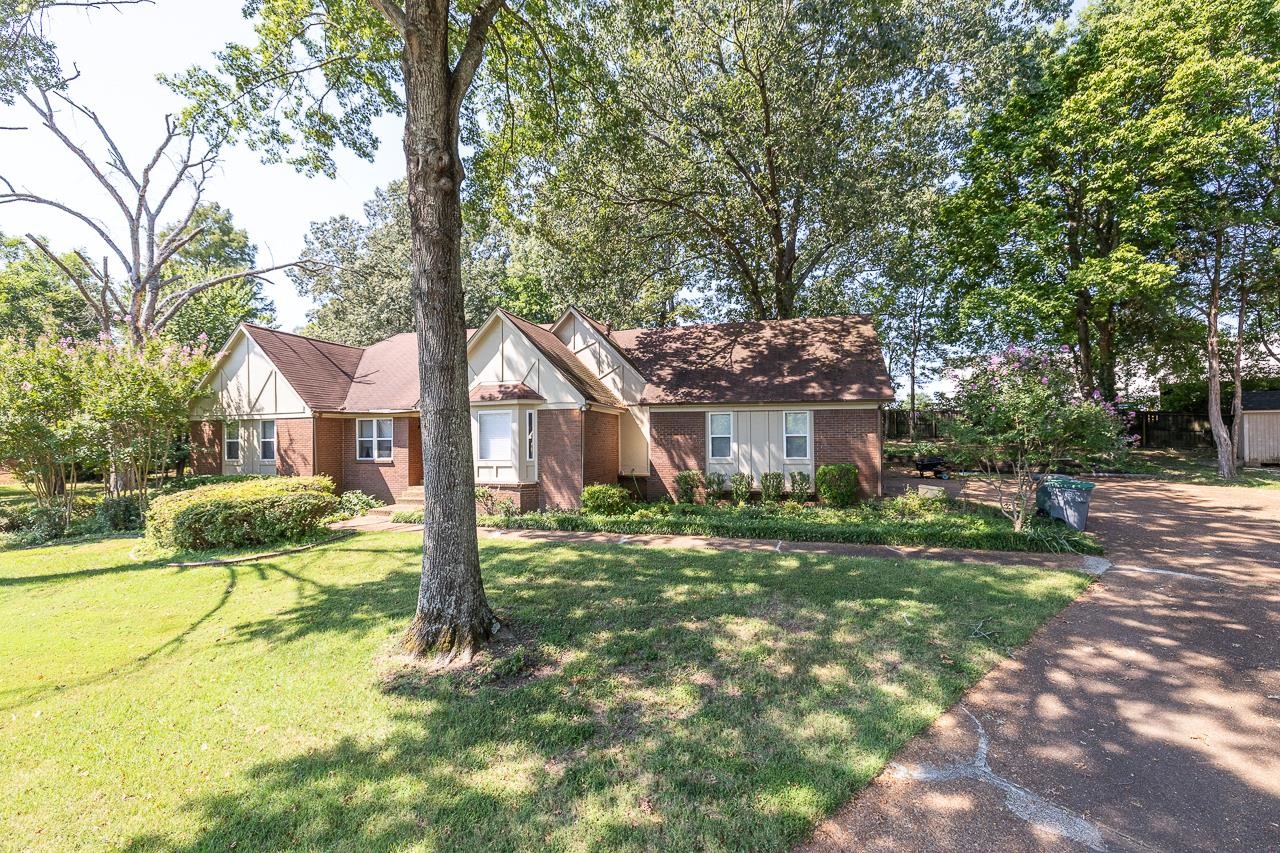 7829 Gateway Inlet Memphis, TN 38119 - Photo 28 of 30 a front view of a house with a yard