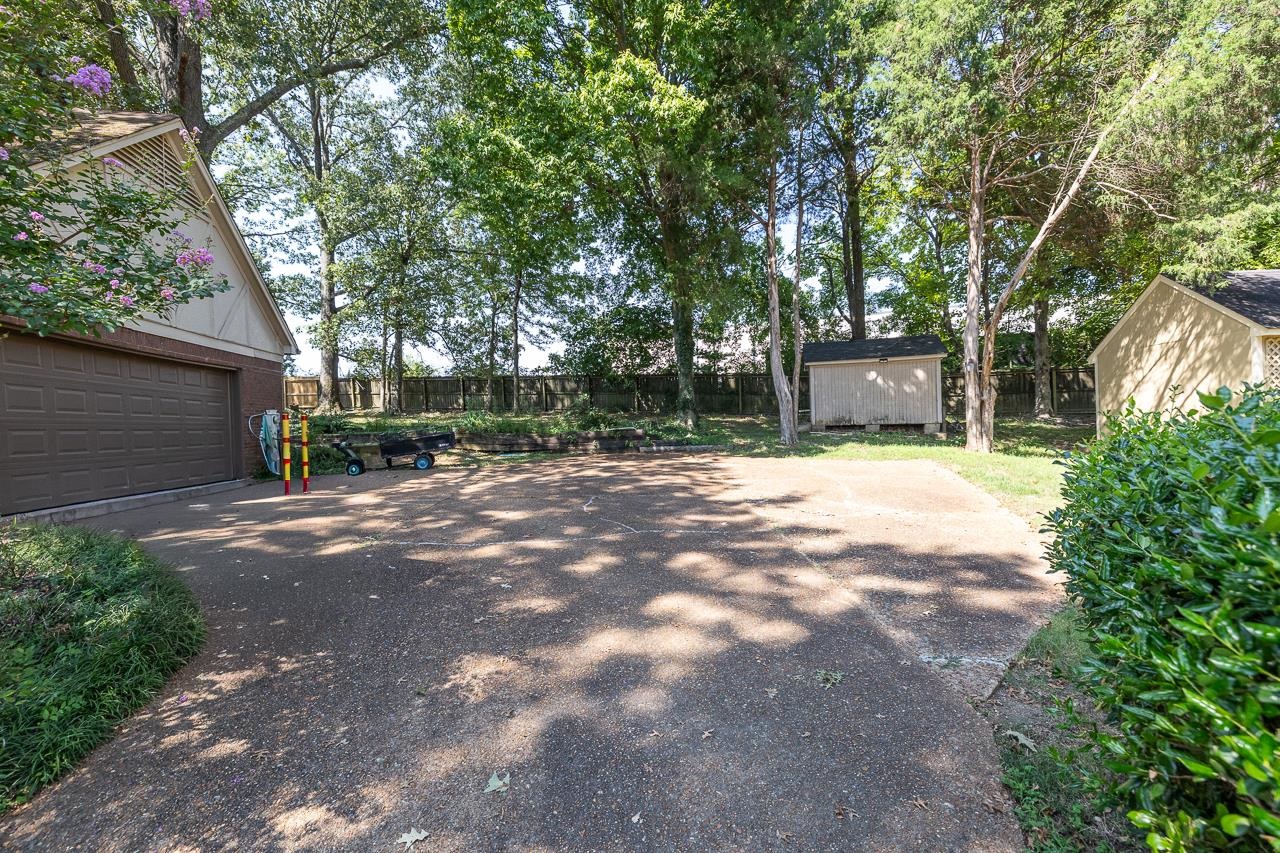 7829 Gateway Inlet Memphis, TN 38119 - Photo 30 of 30 a view of a backyard of the house